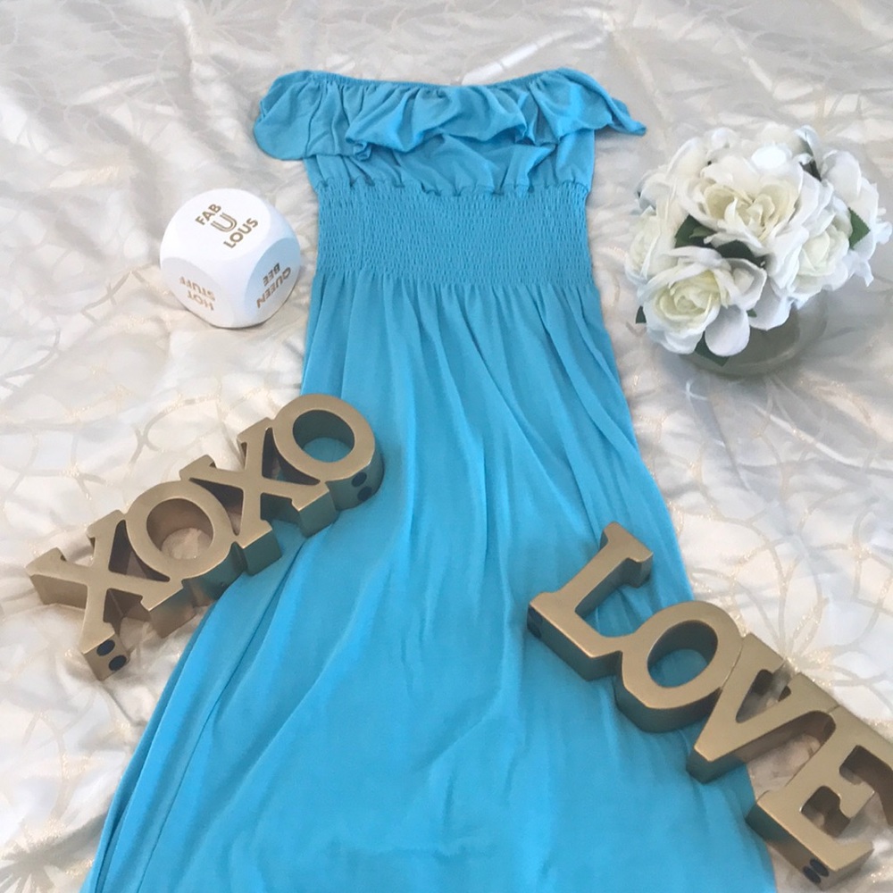 Strapless ruffled blue maxi